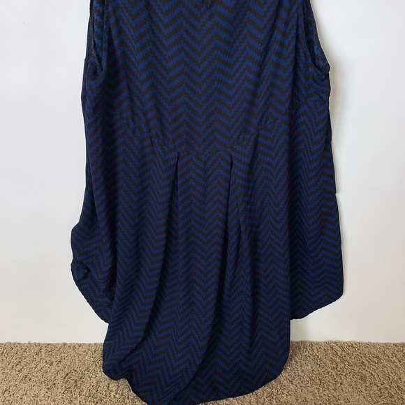 Torrid | Blue & Black Chevron Hi-Low Hem Tank - Picture 6 of 7